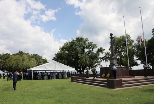 Photograph of the Prime Minister offering a wreath at the Darwin Cenotaph