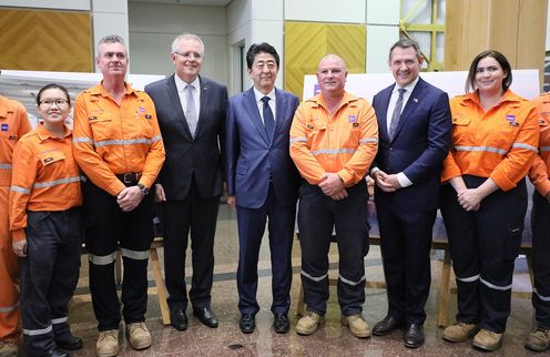 Photograph of the leaders attending a reception hosted by the Chief Minister of the Northern Territory 