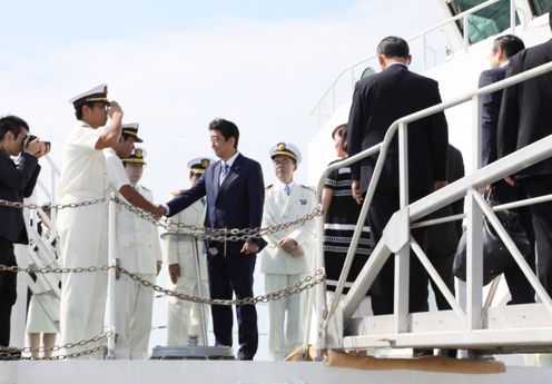 Photograph of the Prime Minister inspecting the patrol vessel Echigo