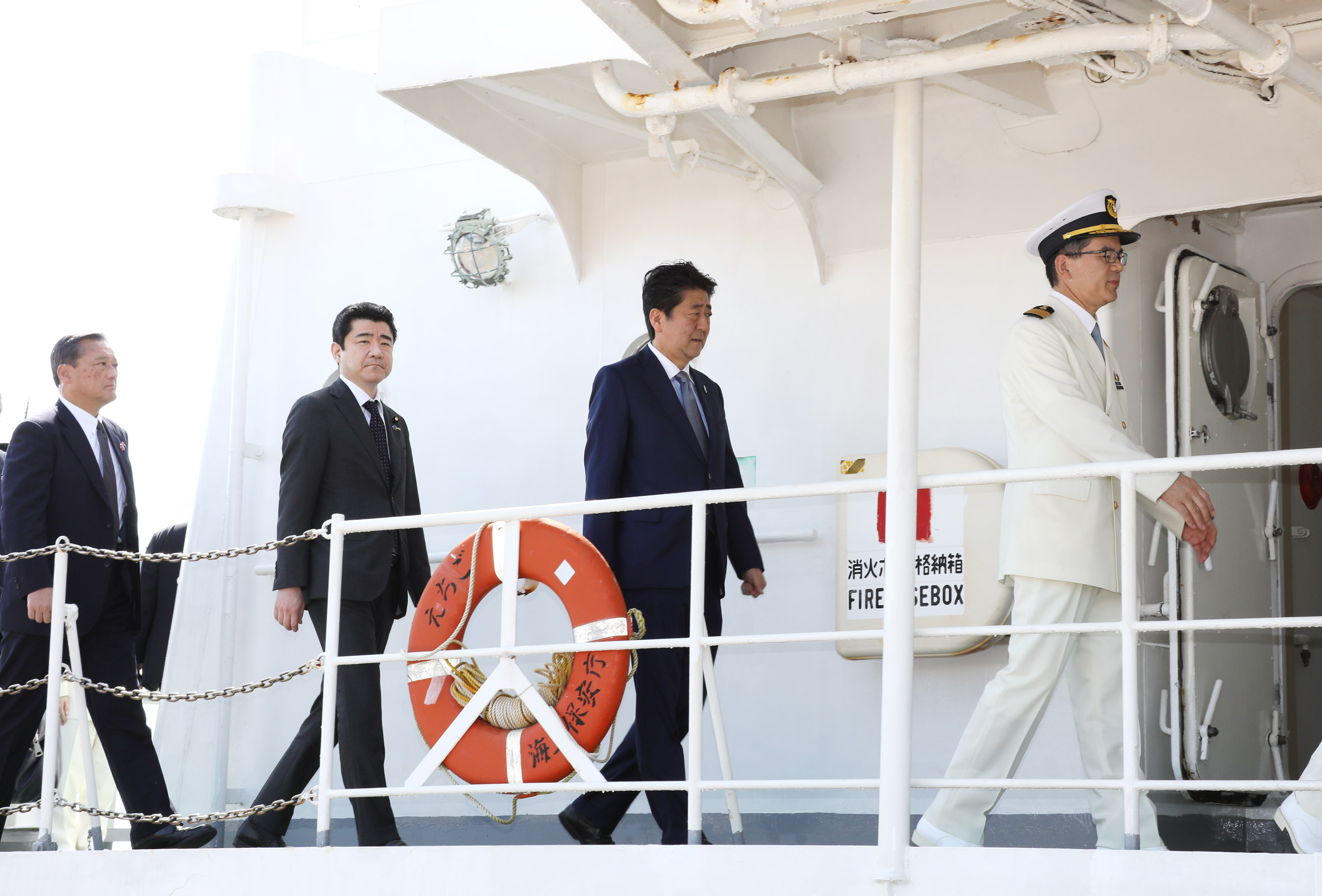 Photograph of the Prime Minister inspecting the patrol vessel Echigo