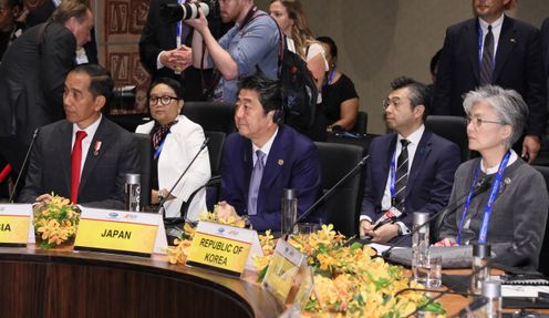 Photograph of the APEC Leaders’ Dialogue with Pacific Island Leaders