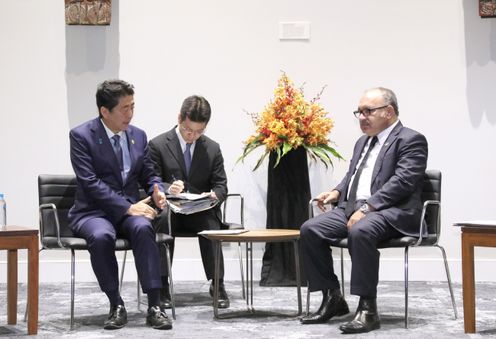 Photograph of the Japan-Papua New Guinea Summit Meeting