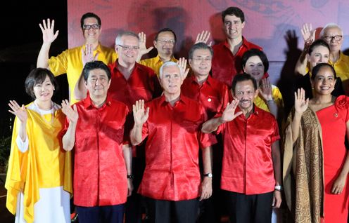 Photograph of the Prime Minister attending the gala dinner and commemorative photograph session