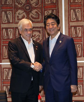 Photograph of the Japan-Chile Summit Meeting