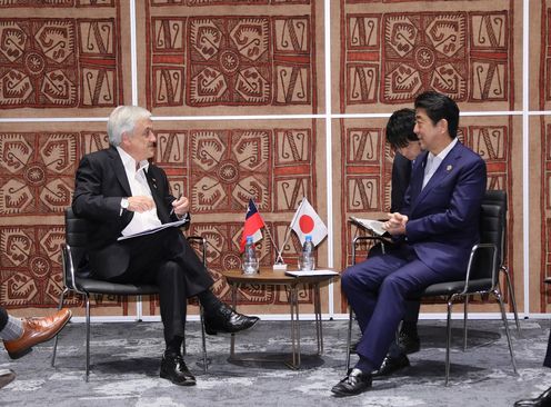 Photograph of the Japan-Chile Summit Meeting