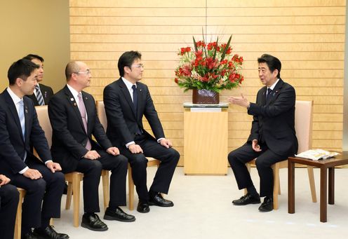 Photograph of the Prime Minister receiving the courtesy call