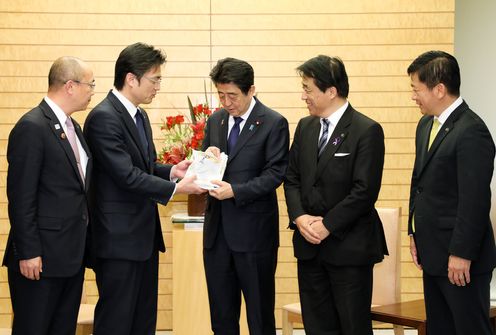 Photograph of the Prime Minister receiving the courtesy call