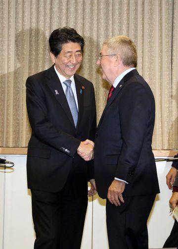 Photograph of the Prime Minister shaking hands with the President of the IOC