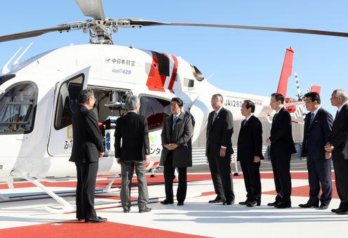 Photograph of the Prime Minister observing a multipurpose medical helicopter