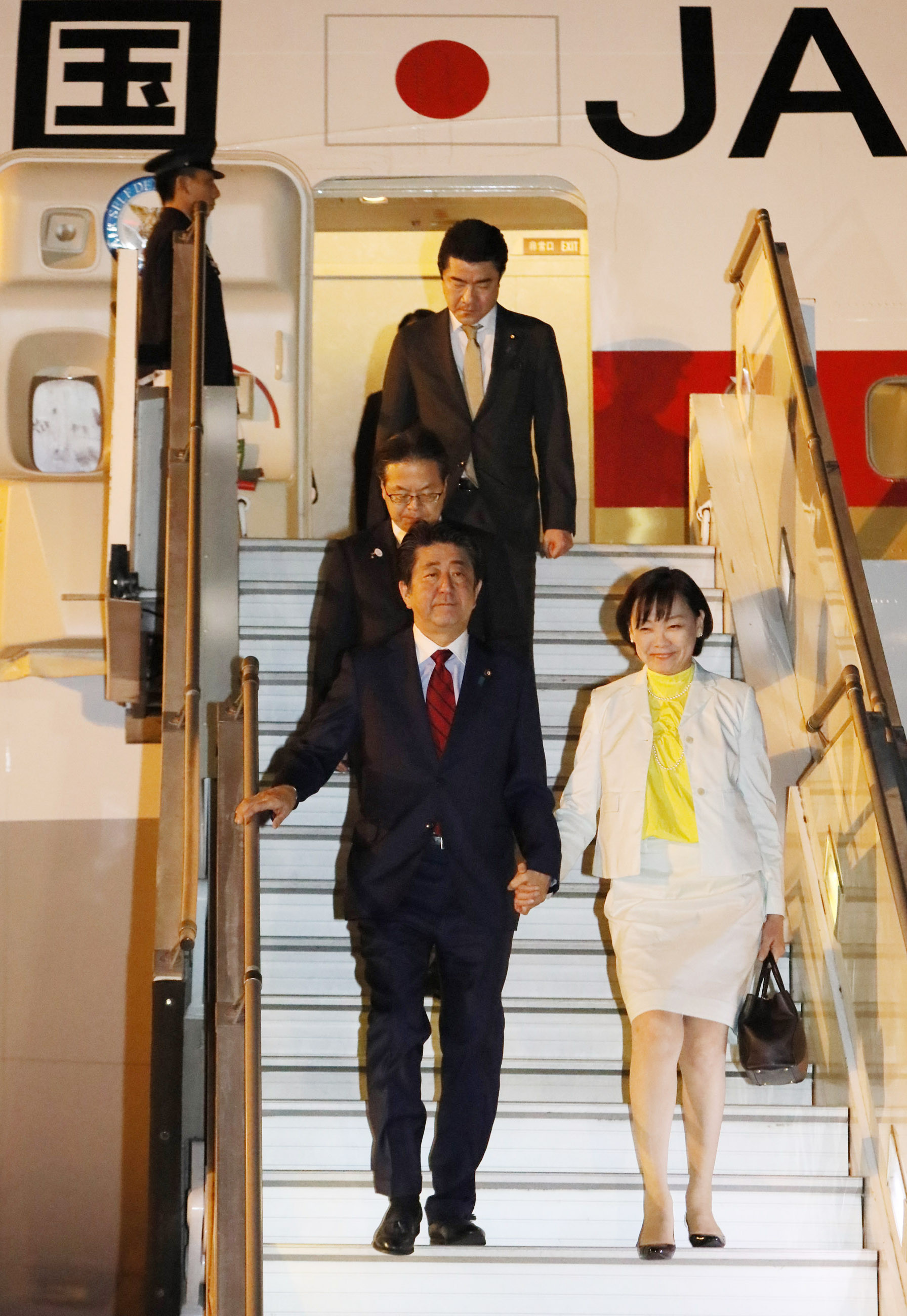 Photograph of the Prime Minister arriving in Argentina (1)