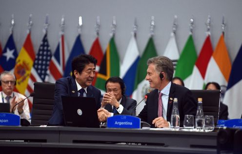 Photograph of the Prime Minister attending the closing session with the President of Argentina (G20 Argentina)