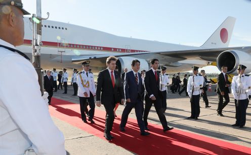 Photograph of the Prime Minister arriving in Paraguay