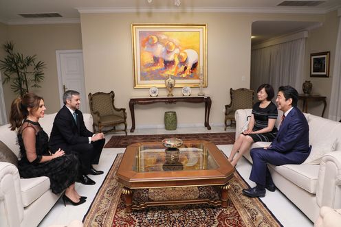 Photograph of the Prime Minister attending a dinner banquet hosted by the President of Paraguay and his wife