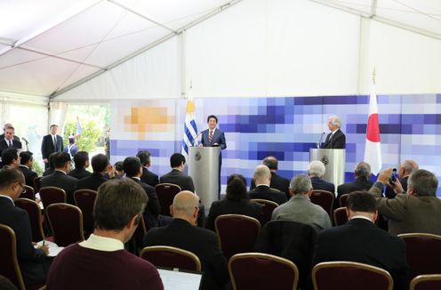 Photograph of the joint press announcement