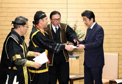 Photograph of the Prime Minister receiving the courtesy call