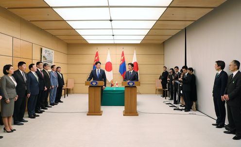 Photograph of the joint press announcement