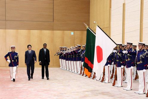 Photograph of the salute and the guard of honor ceremony