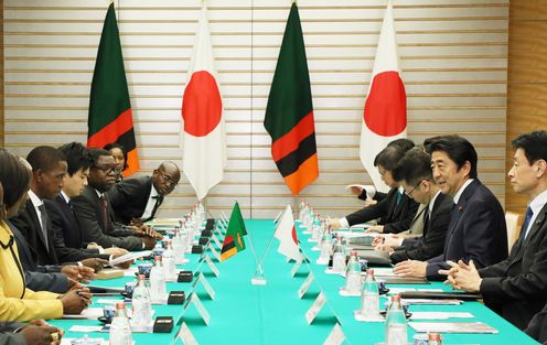 Photograph of the Japan-Zambia Summit Meeting