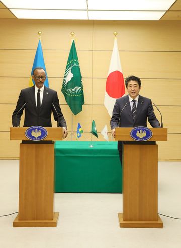 Photograph of the joint press announcement