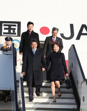 Photograph of the Prime Minster arriving in the Netherlands