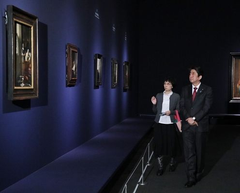 Photograph of the Prime Minister viewing the exhibition