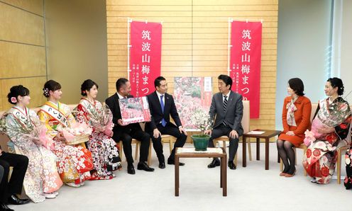 Photograph of the Prime Minister receiving the courtesy call