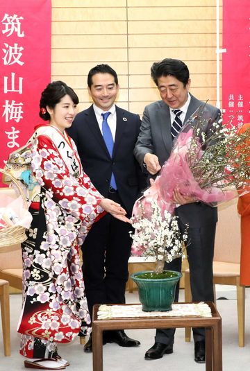 Photograph of the Prime Minister receiving the courtesy call