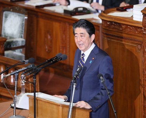 Photograph of the Prime Minister delivering a policy speech during the plenary session of the House of Representatives