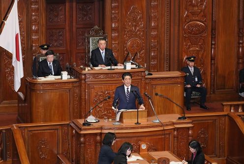 Photograph of the Prime Minister delivering a policy speech during the plenary session of the House of Representatives