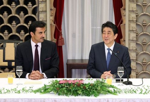 Photograph of the Prime Minister delivering an address at the banquet hosted by the Prime Minister