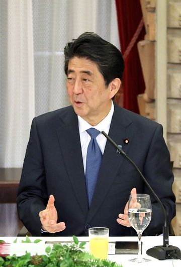 Photograph of the Prime Minister delivering an address at the banquet hosted by the Prime Minister