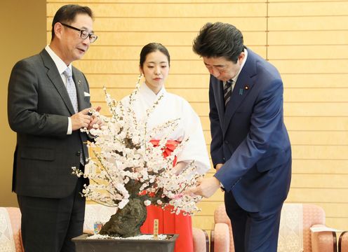 Photograph of the Prime Minister receiving the courtesy call