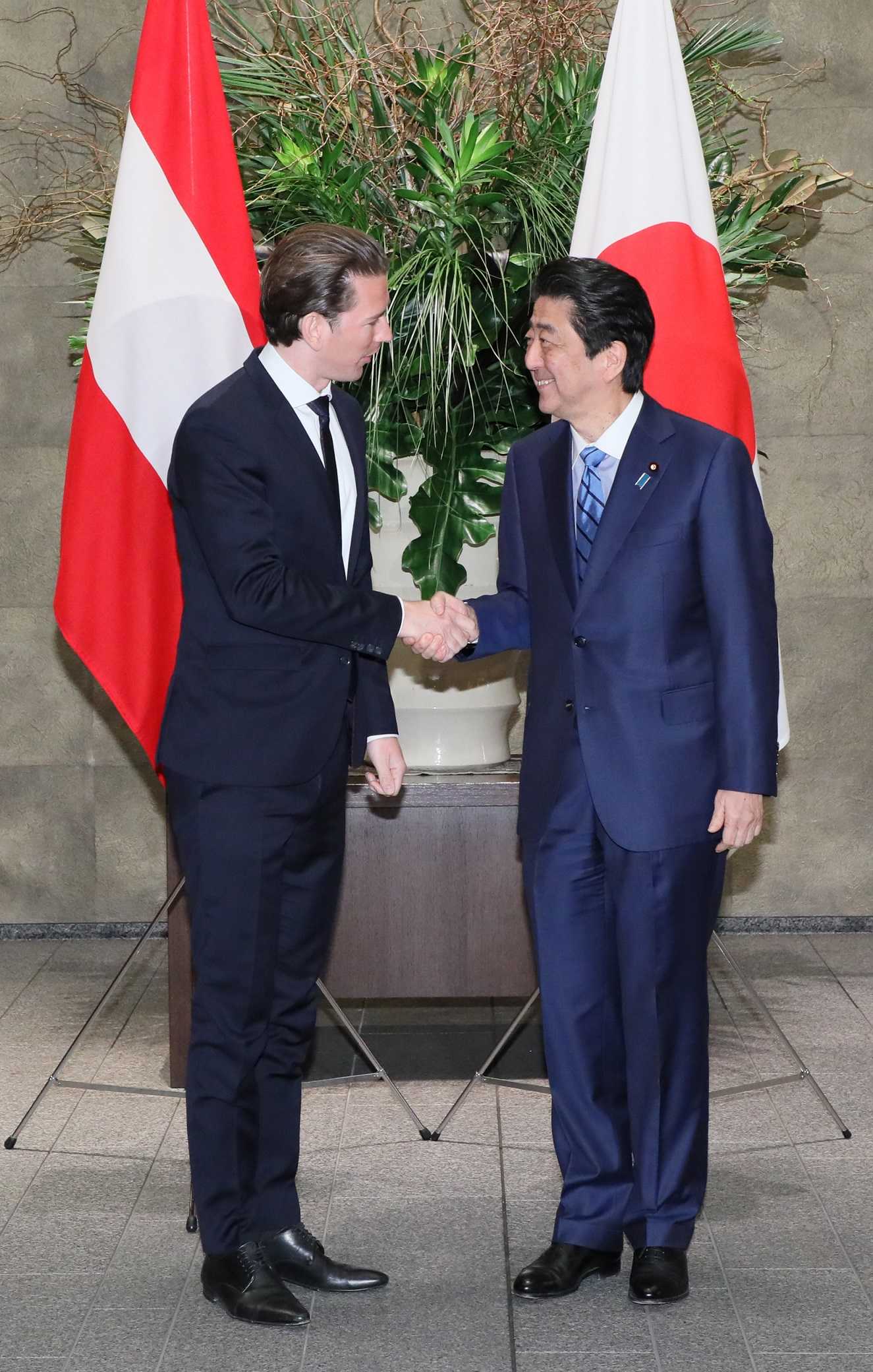 Photograph of the Prime Minister welcoming the Chancellor of Austria