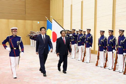 Photograph of the salute and the guard of honor ceremony