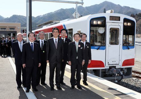 Photograph of the commemorative photograph session