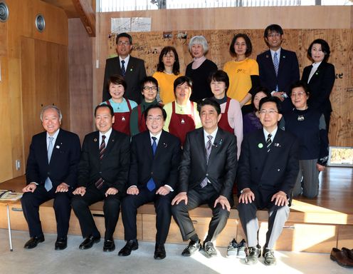 Photograph of the commemorative photograph session