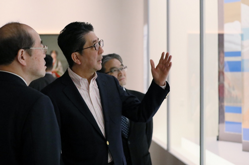 Photograph of the Prime Minister viewing the exhibition (1)