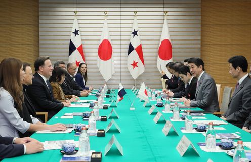 Photograph of the Japan-Panama Summit Meeting