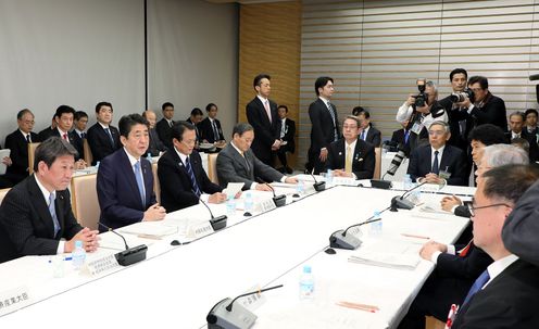 Photograph of the Prime Minister making a statement (2)