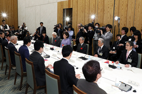 Photograph of the Prime Minister delivering an address (3)