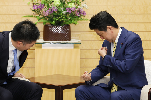 Photograph of the Prime Minister receiving the courtesy call (3)