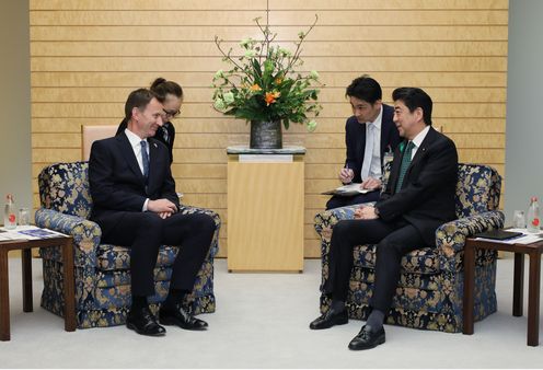 Photograph of the Prime Minister receiving the courtesy call (2)