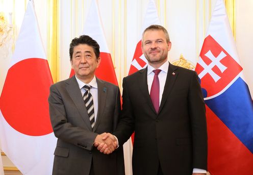 Photograph of the Japan-Slovakia Summit Meeting (1)