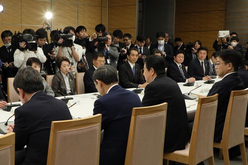 Photograph of the Prime Minister making a statement (4)