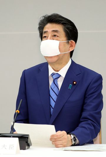 Photograph of the Prime Minister making a statement (6)