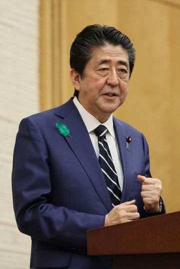 Photograph of the Prime Minister holding the press conference (8)