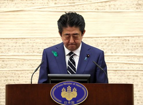 Photograph of the Prime Minister holding the press conference (12)