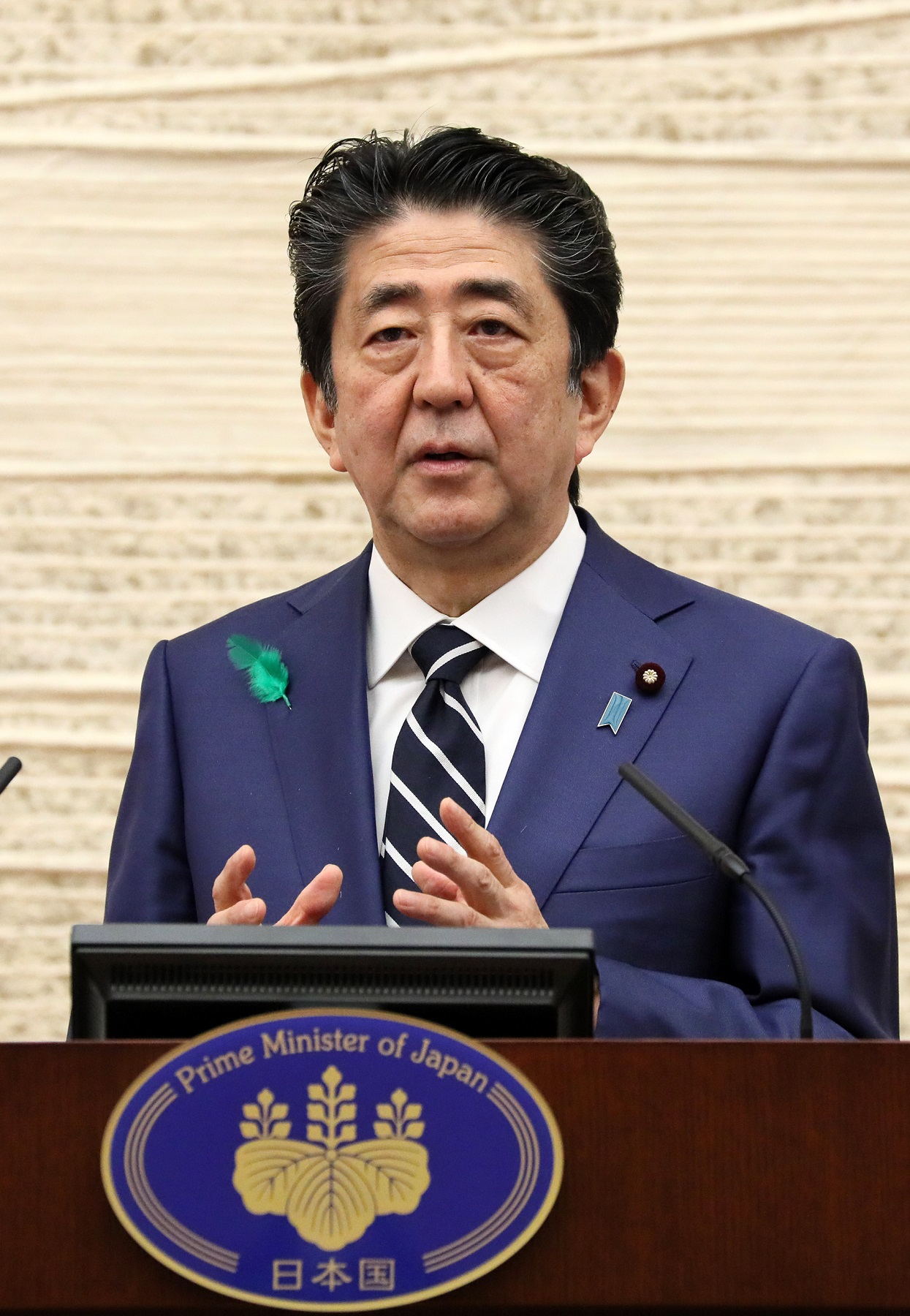 Photograph of the Prime Minister holding the press conference (13)
