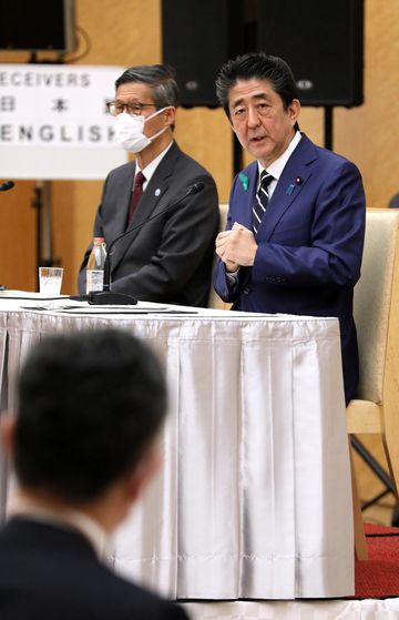 Photograph of the Prime Minister holding the press conference (27)