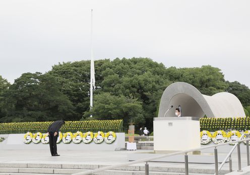 Photograph of the Prime Minister delivering an address (3)